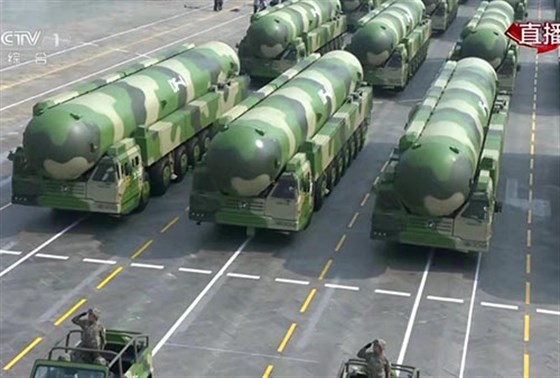 上?；垓v分享閱兵圖片